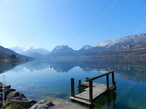 Le lac d'Annecy en Haute Savoie © xlatlantique