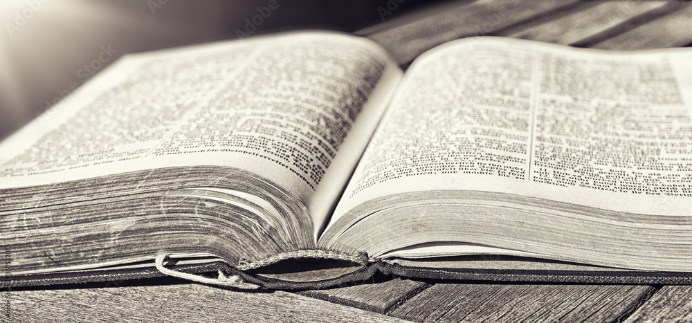 Obraz premium geöffnete Bibel
