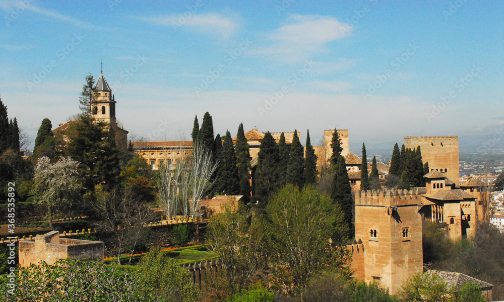 Obraz premium Spain- Granada- Overview of the Alhambra Gardens and Walls