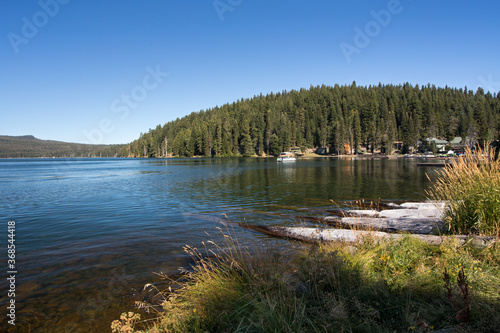 Fototapeta Naklejka Na Ścianę i Meble -  Beautiful summer water landscape. Location place is Diamond lake in the Southern part of Oregon