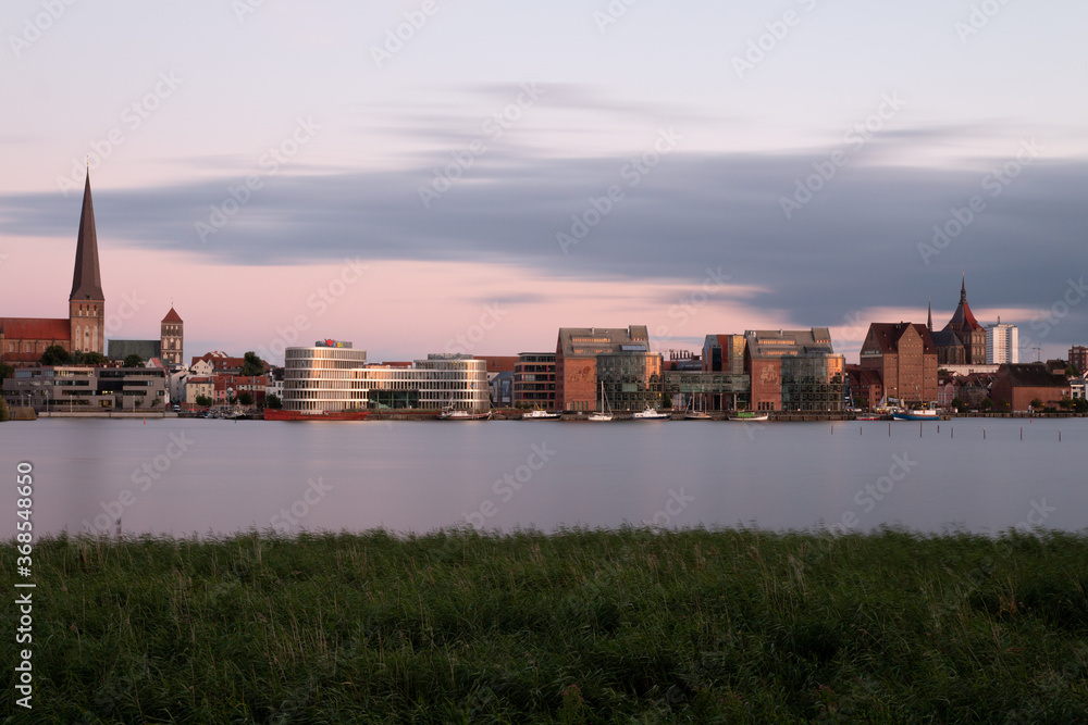Rostocker Stadthafen/ Panorama am Abend