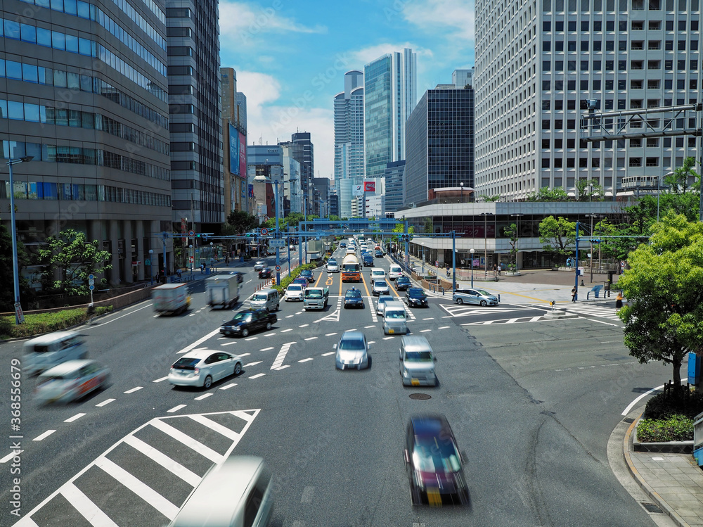 Fototapeta premium 大阪梅田の街並み 梅田新道交差点