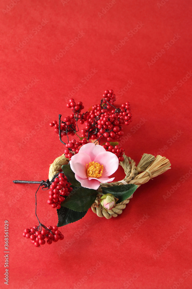 日本の正月 しめ縄リースと椿と赤い実 Stock Photo Adobe Stock