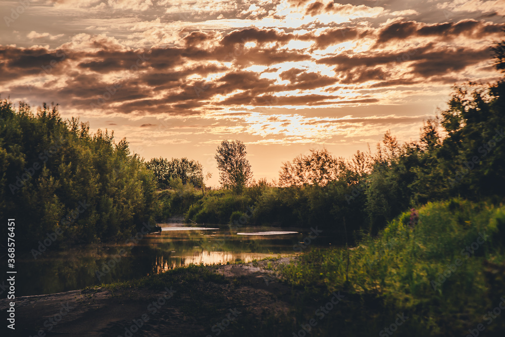 Obraz premium small river sunset