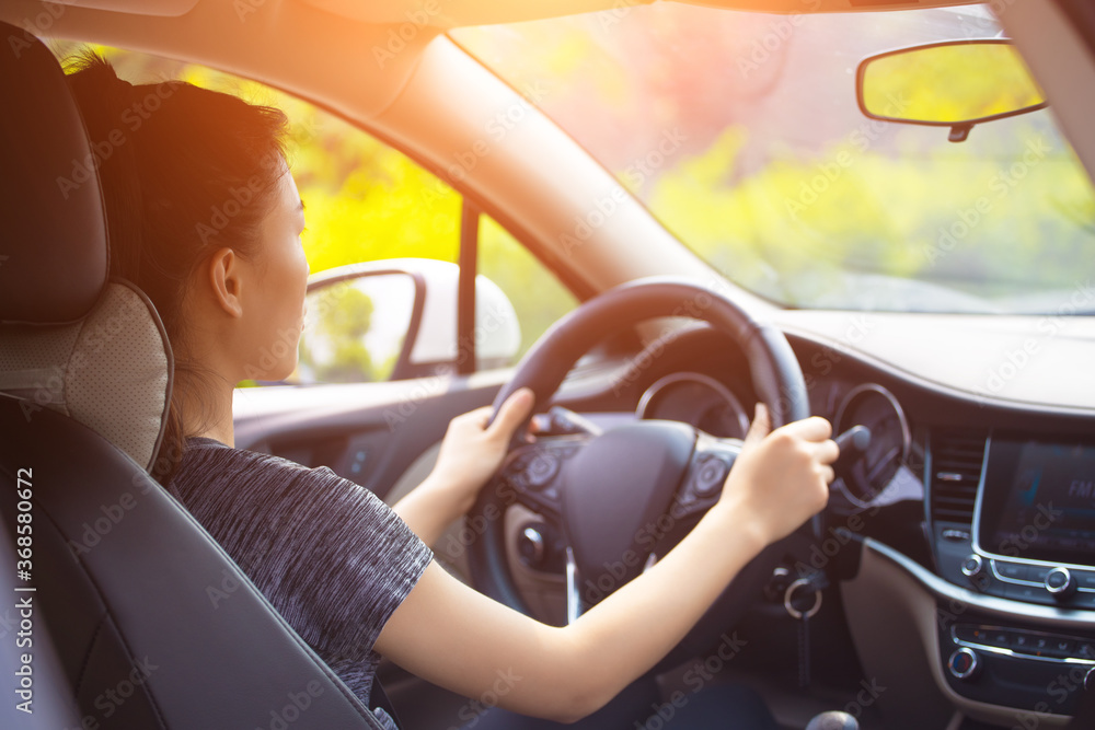 Fototapeta premium Female drivers drive cars