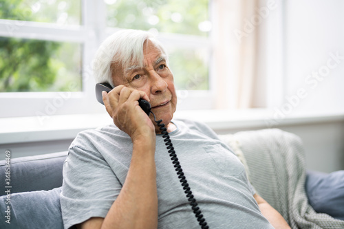 Tableau sur toile Senior Old Man Talking On Telephone