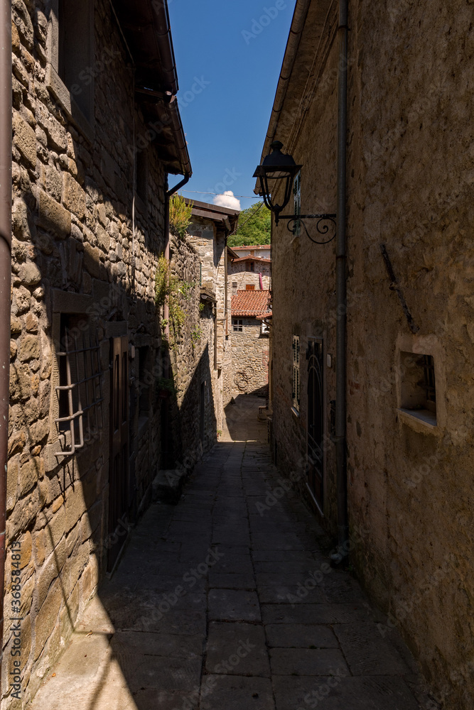 In den Straßen der Altstadt der Burg Verrucola in Fivizzano, Toskana, Italien
