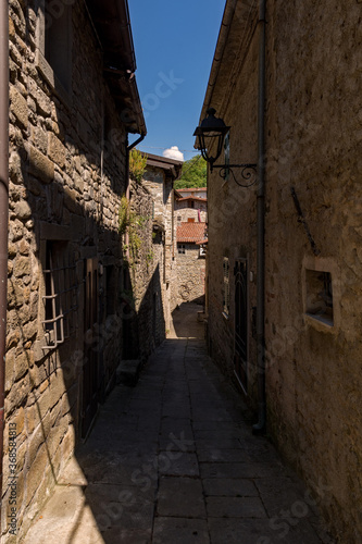 In den Straßen der Altstadt der Burg Verrucola in Fivizzano, Toskana, Italien