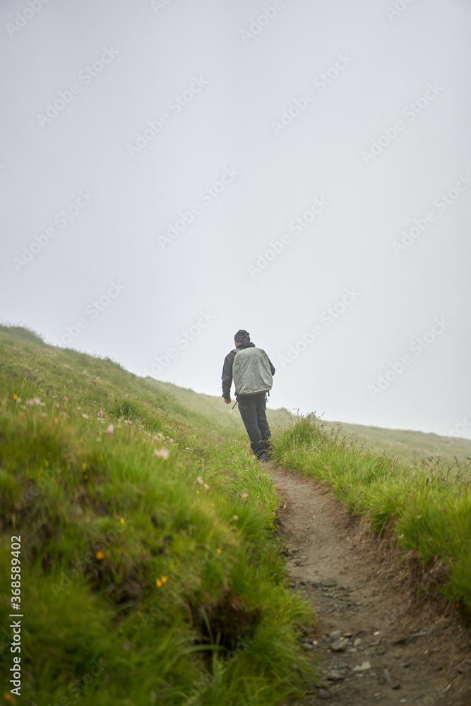 Obraz premium Hiker with backpack hiking