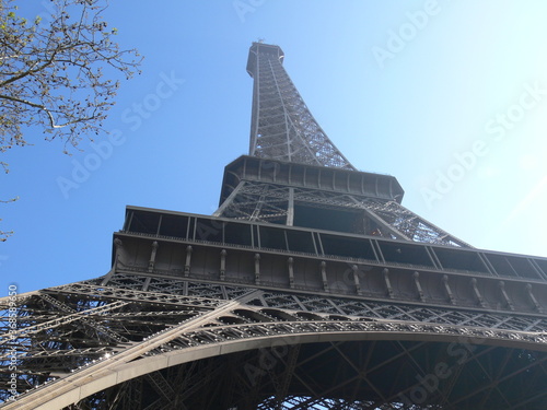 eiffel tower paris france blue sky