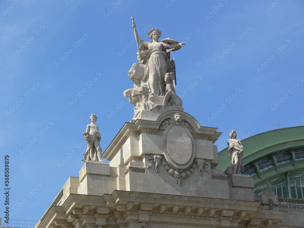 Obraz premium statue paris sightseeing blue sky