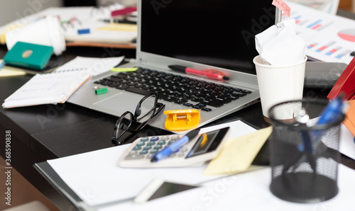 Tableau sur toile Messy and cluttered desk