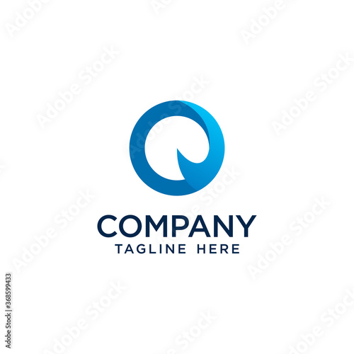 Initial q blue gradient modern logo template