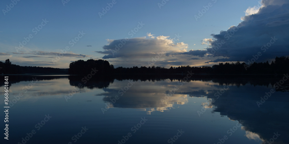 Fototapeta premium Autumn fishing on the Rybinsk Reservoir, beautiful panorama.