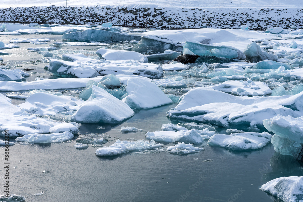 Obraz premium Picturesque winter landscape view of Jokulsarlon lagoon, Iceland.