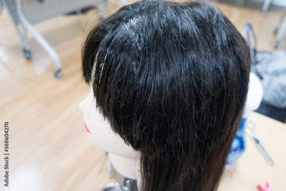 Mannequin head is a black long hair. Mannequin head is a black long hair.