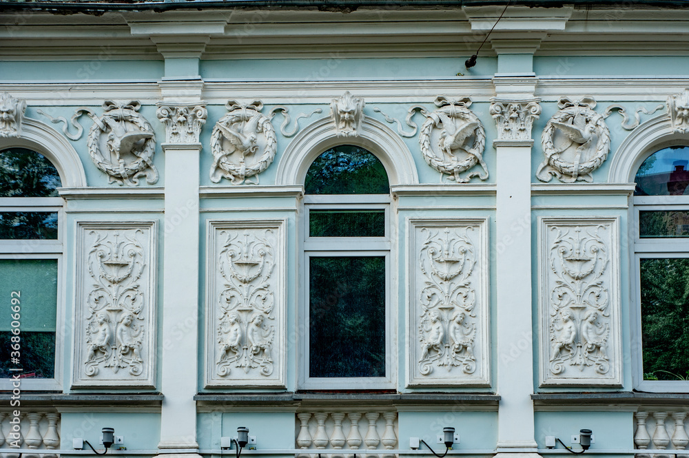 Naklejka premium Only the left wing, rebuilt in the middle of the 19th century by the architect N.I. Zherikhov (1870-1916), survived from the huge estate of the Tsar's dignitary E.P. Kashkin of the 18th century