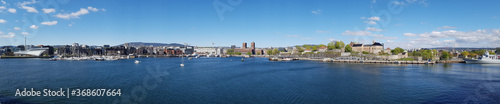 Panoramablick vom Wasser auf Oslo in Norwegen
