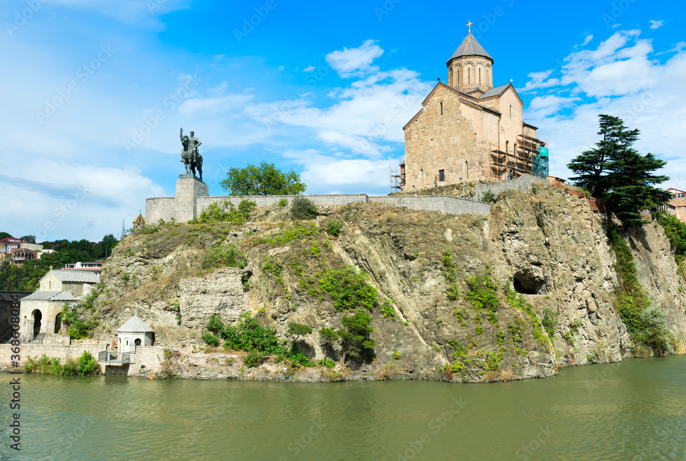 Metekhi Church and Equestrian statue of King Vakhtang Gorgasali overlooking the Mtkvari river, Tbilisi, Georgia, Caucasus, Middle East, Asia