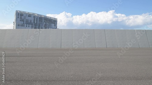 sportsman running from left to right in the city