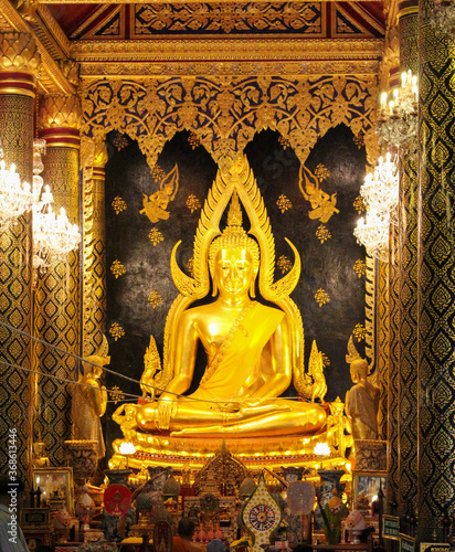 TEMPLE Wat Phra Si Rattana Mahathat AVEC SON BOUDDHA CHINARAT - PHITSANULOK - THAILANDE	
