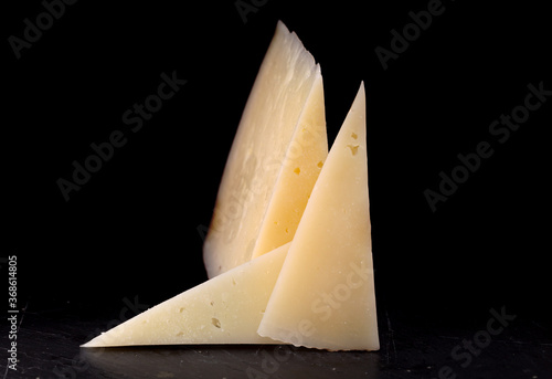 Bilde på lerret Hard cured sheep cheese from Spain on black slate board