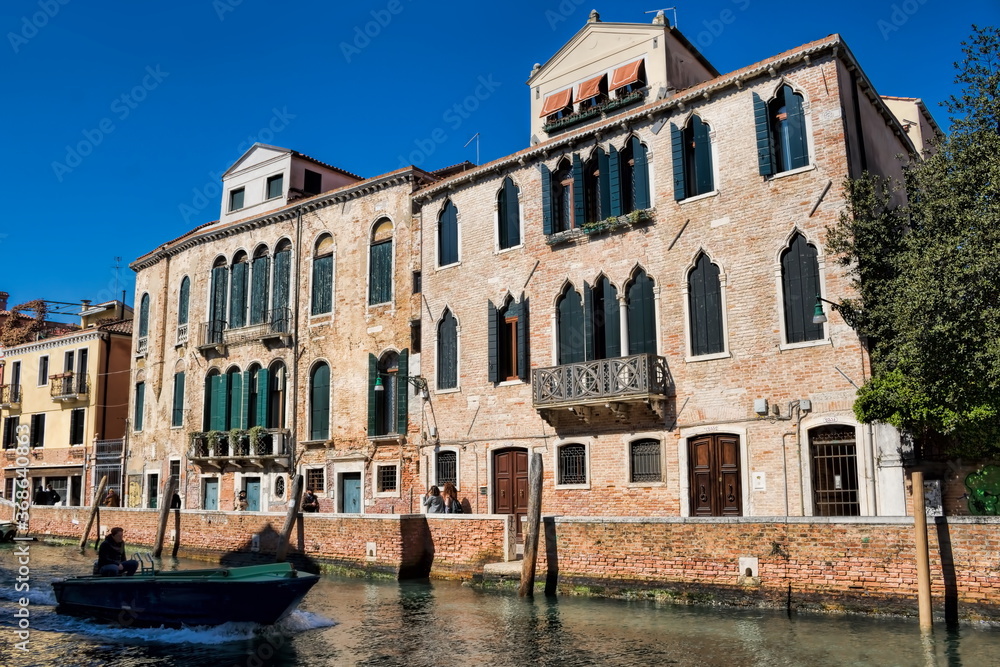 venedig, italien - rio dei carmini im stadtviertel dorsoduro