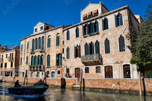 venedig, italien - rio dei carmini im stadtviertel dorsoduro photo