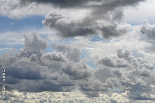 Fototapeta Naklejka Na Ścianę i Meble -  Beautiful sky with clouds before rain and thunderstorm.