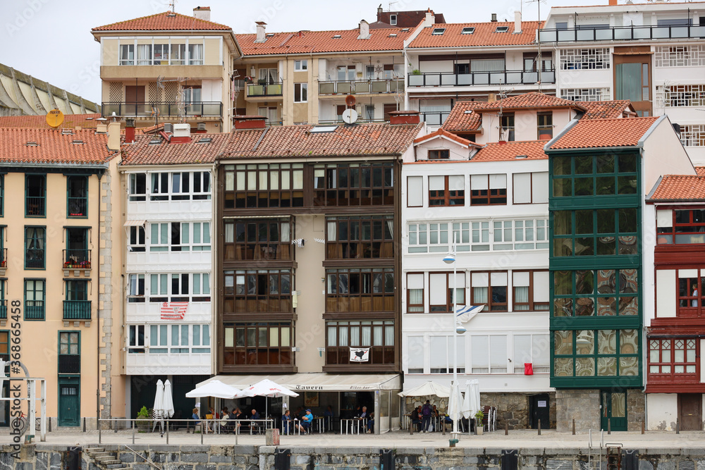 Obraz premium View of the port of Lekeitio in the Basque Country, Spain