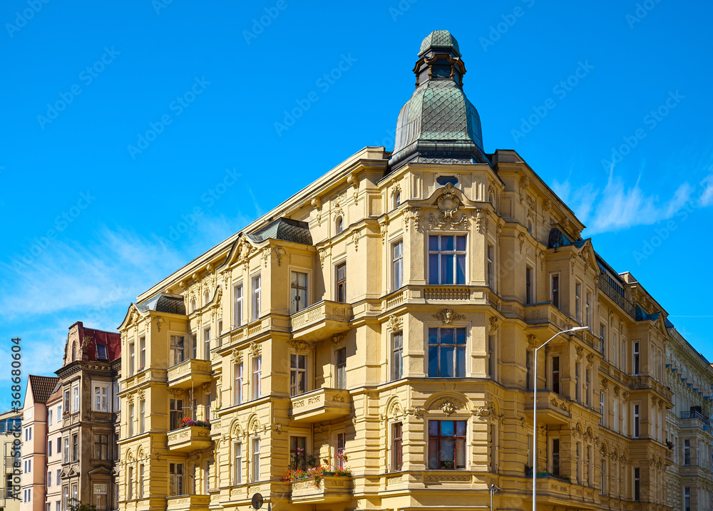 Φωτογραφία Old corner tenement houses on Slaska Street in Szczecin, Poland.