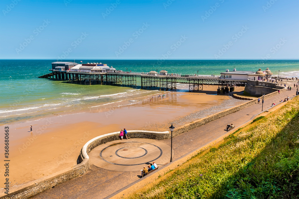 Φωτογραφία A view of the promenade and pier at Sheringham, Norfolk, UK