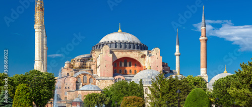Photo Beautiful panoramic view of old Hagia Sophia, famous great mosque, former Byzant
