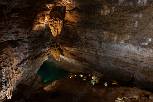 La grotte de Trabuc, la grande salle et son lac photo