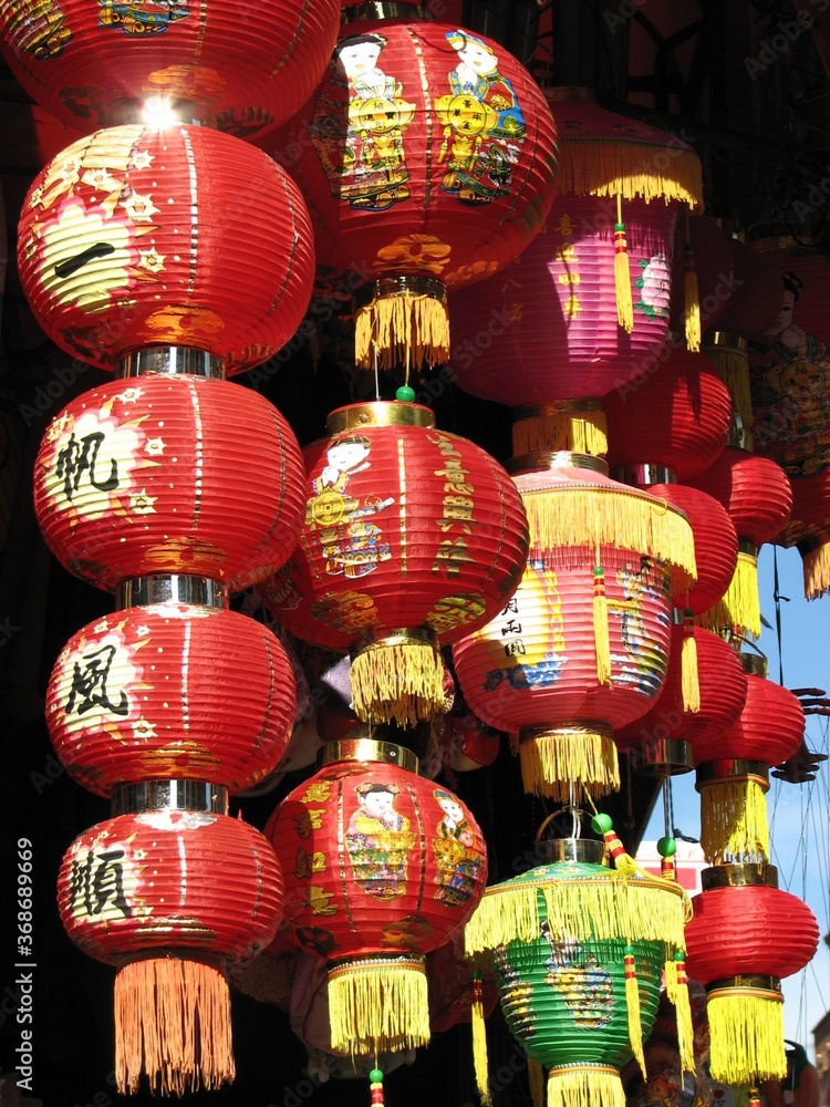 Faroles tradicionales en el barrio chino