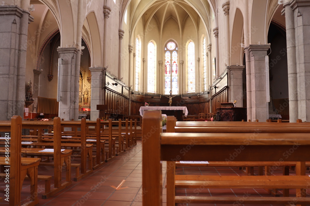 Fototapeta premium Intérieur de l'église catholique Saint Jean Baptiste, ville d'Albertville, département de la Savoie, France