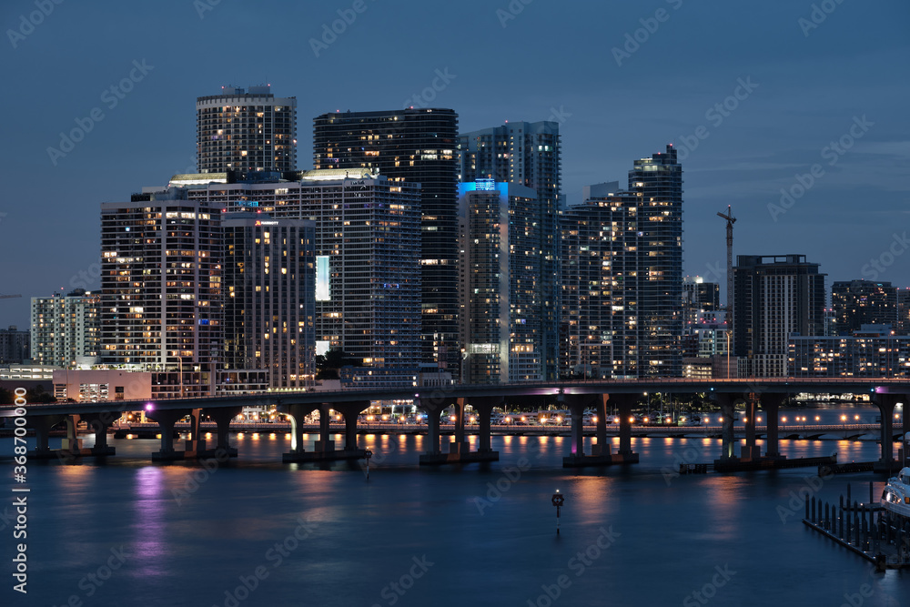 Obraz premium Miami city skyline at night