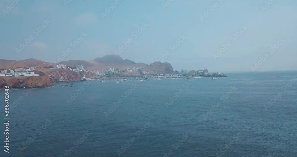 Toma aérea de la playa de Lima, Perú, en pleno verano, antes de la pandemia 2020 Toma aérea de la playa de Lima, Perú, en pleno verano, antes de la pandemia 2020
