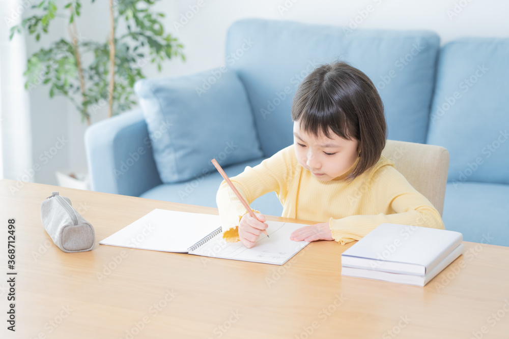 勉強　アジア人　子供　ポートレート