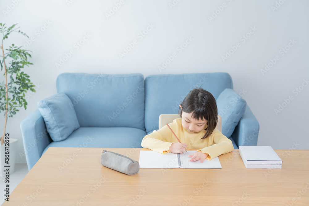 勉強　アジア人　子供　ポートレート