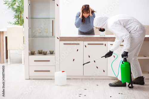 Konstfotografi Young male contractor and female client during pest control