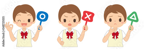 まるばつさんかくの記号の札を持った女子学生　まる　ばつ　さんかく　イラスト
