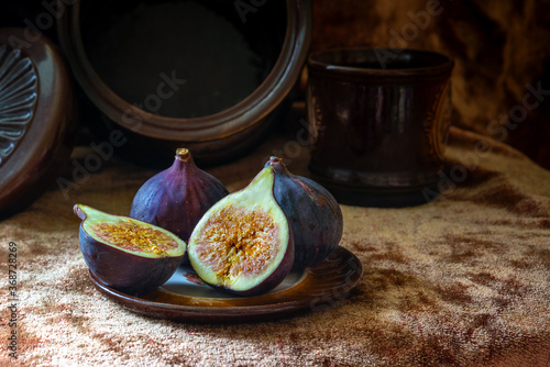 WRW 2 Ripe figs in a plate on the table. photo