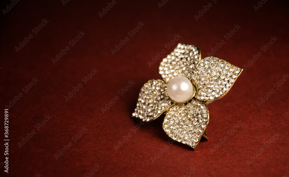 Fototapeta premium Pearl and diamond brooch