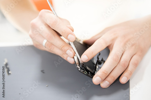 Mobile phone repair service, battery and screen replacement