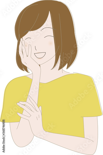 頬に手を当てて はにかんでいる笑顔の女性