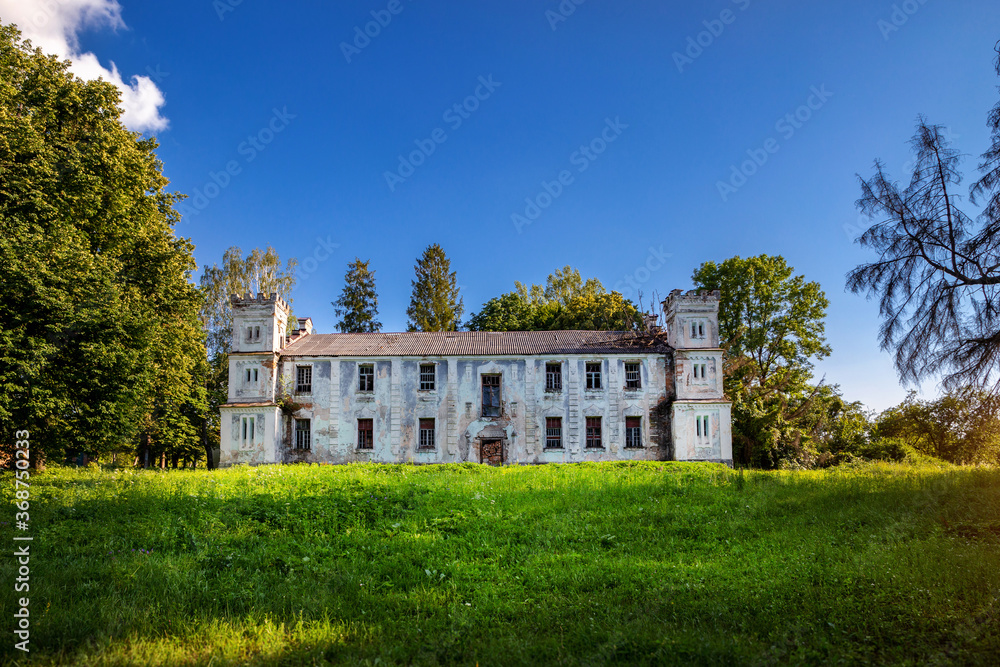 A beautiful palace of the prince in the village of Shelekhovskaya Slobodka. Tourism in Ukraine. A beautiful palace of the prince in the village of Shelekhovskaya Slobodka. Tourism in Ukraine.