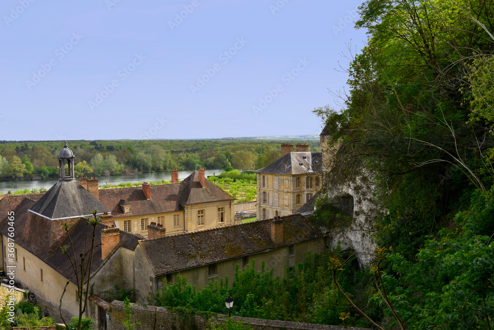 Plongée sur le château et la Seine à La Roche-Guyaon (95780), Val-d'Oise en Île-de-France, France