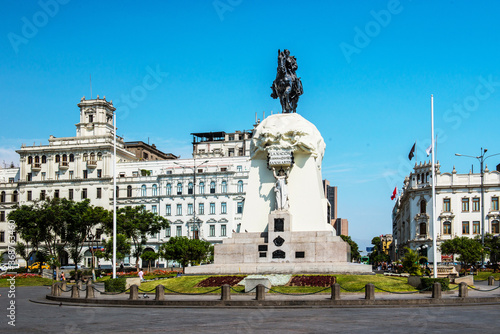  Reiterstatue von José San Martin  auf der Plaza San Martin in Lima, Peru photo