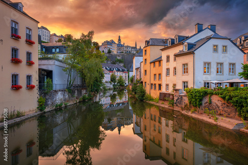Obraz na płótnie Luxembourg City, Luxembourg. Cityscape image of old town Luxembourg skyline during beautiful summer sunset. w salonie